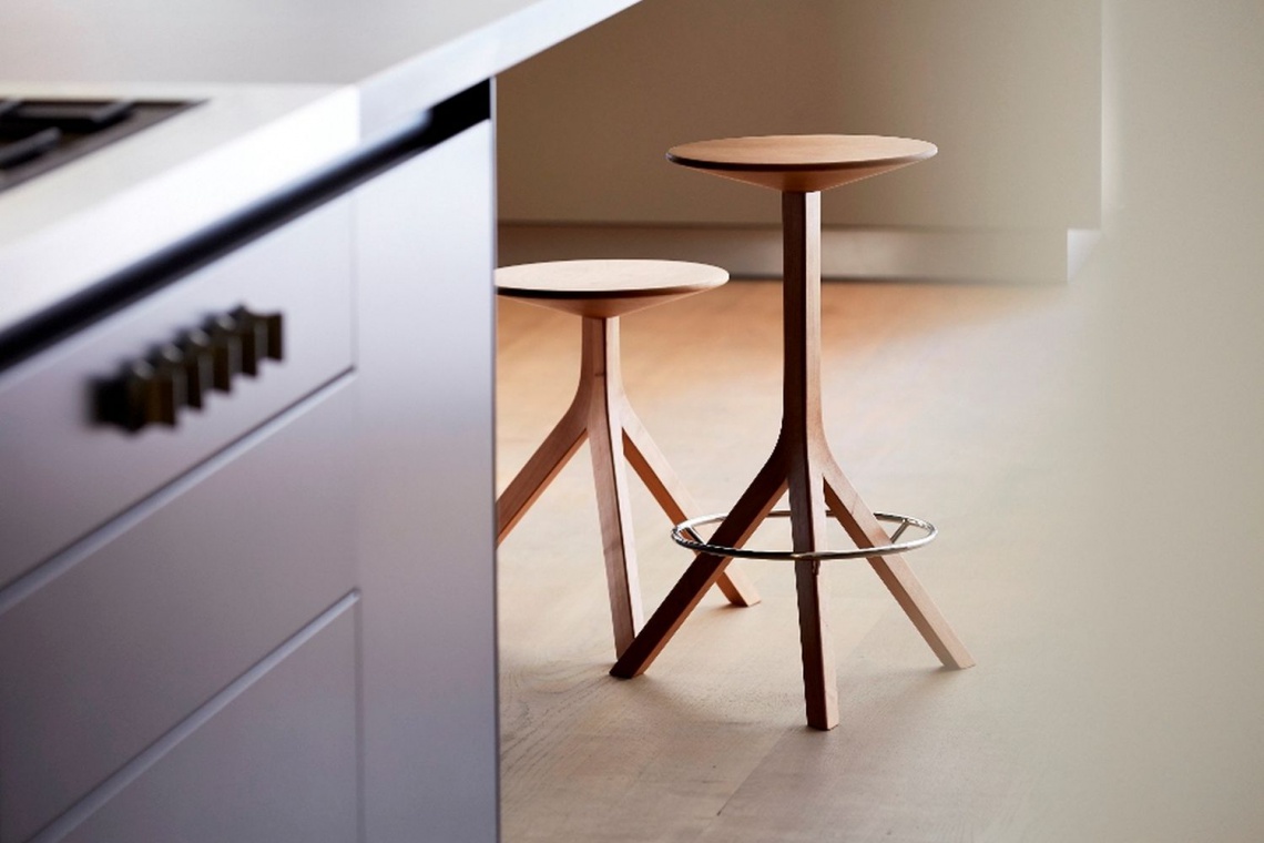 Wish List Alison Brooks A stool for the kitchen, fot. Petr Krejci O czym marzyła architektka Alison Brooks?