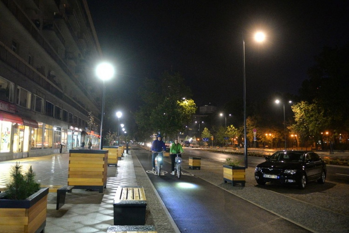 Warszawa, ul. Świętokrzyska po remoncie Mieszkańcy Warszawy chcą poprawy zieleni przy Świętokrzyskiej