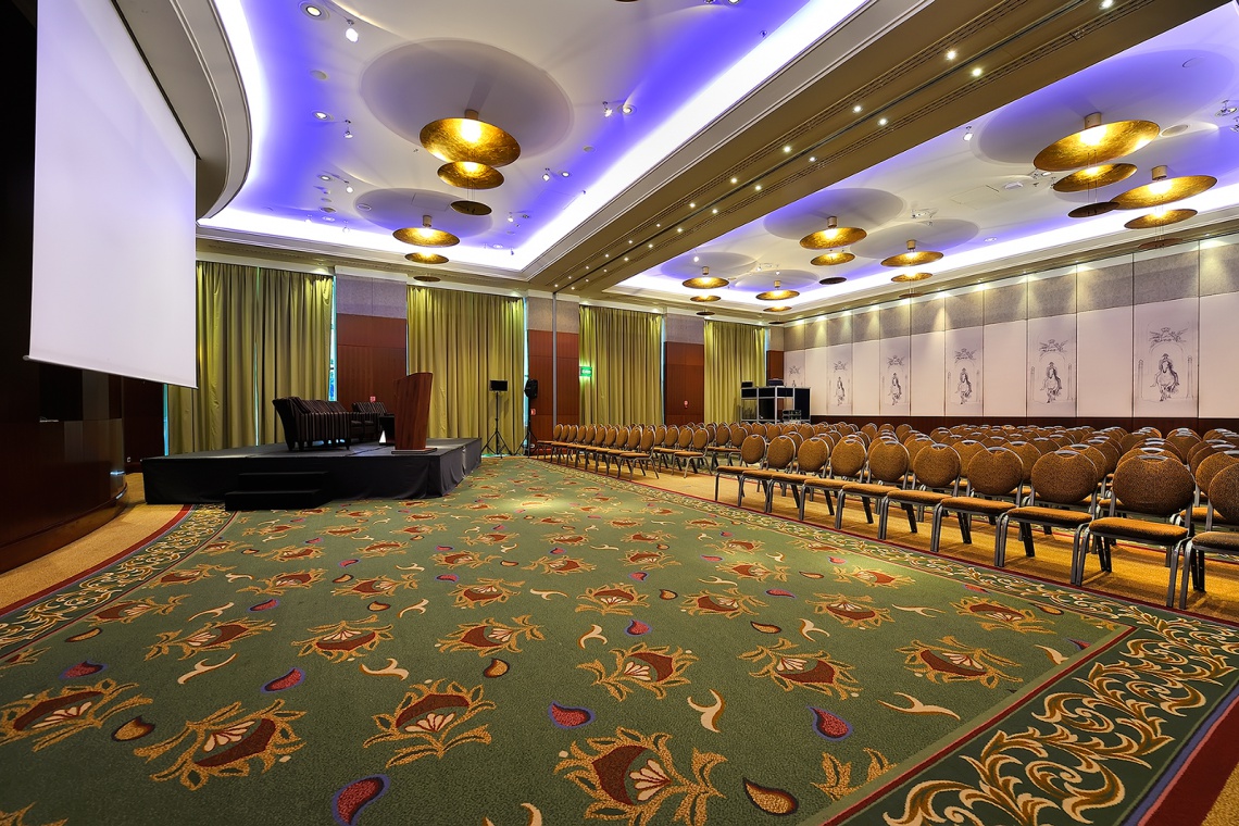 Wnętrza hotelu Regent Warsaw Hotel Sztuka współczesna podkreśla architekturę Regent Warsaw Hotel