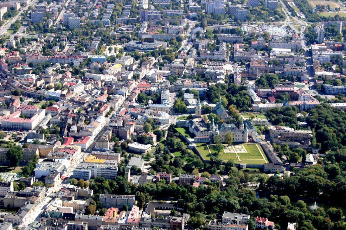 Kielce - widok z lotu ptaka, fot. kielce.pl Blisko 50 pracowni chce zaprojektować Plac Wolności w Kielcach