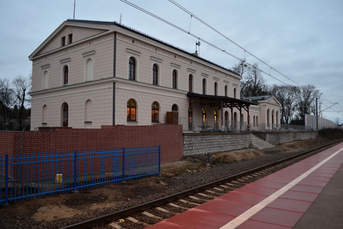Dworzec w Obornikach Śląskich Remont prawie 160-letniego dworca na ostatniej prostej