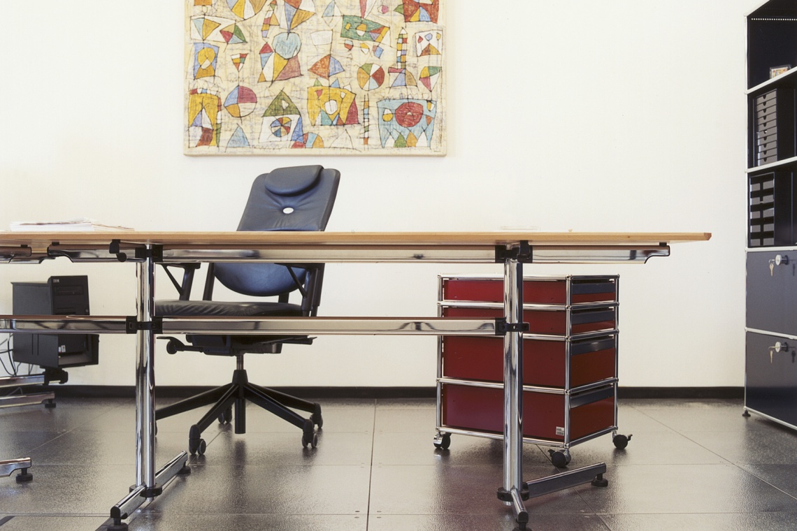 Meble USM, fot. Atak Design Najważniejszy mebel w biurze? Oczywiście biurko