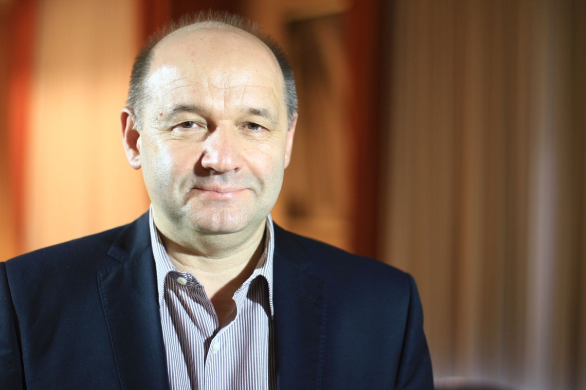 Aleksander Walczak, prezes Dekada S.A. Objazdowe galerie sztuki w centrach Dekada