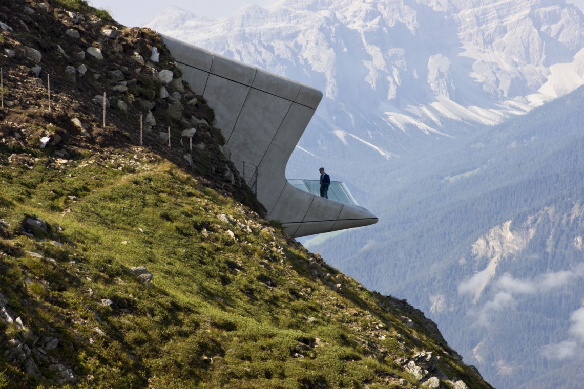 Messner Mountain Museum Corones, Południowy Tyrol, projekt Zahy Hadid, Photo © Inexhibit Muzeum wśród alpejskich szczytów. To projekt Zahy Hadid