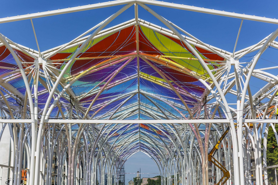 fot. UM Łódź Kolorowa, artystyczna wiata nad Piotrkowska Centrum