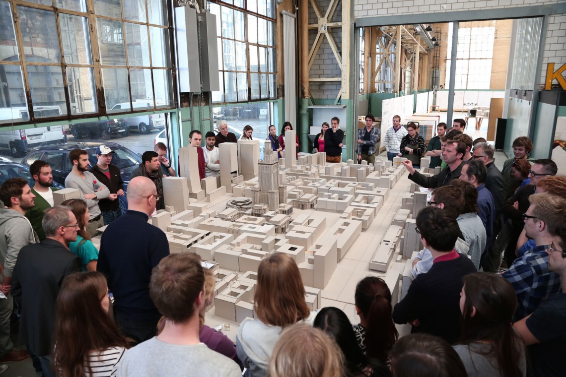 Model zabudowy Placu Defilad przygotowany przez studentów Szkoły Architektury, Dizajnu i Inżynierii Cywilnej ZHAW w Winterthur, dzięki uprzejmości ZHAW Winterthur Taki pomysł na Plac Defilad w Warszawie mają Szwajcarzy