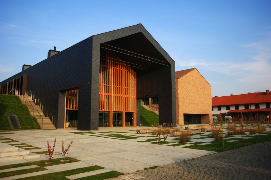 Hotel SKANSEN Conference & Spa Wiejska stodoła inspiracją dla architektury hotelu Skansen