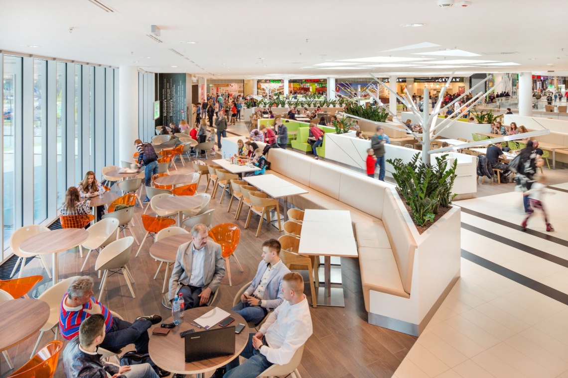 fot. Food court w Tarasach Zamkowych Food court w Tarasach Zamkowych z myślą o klientach