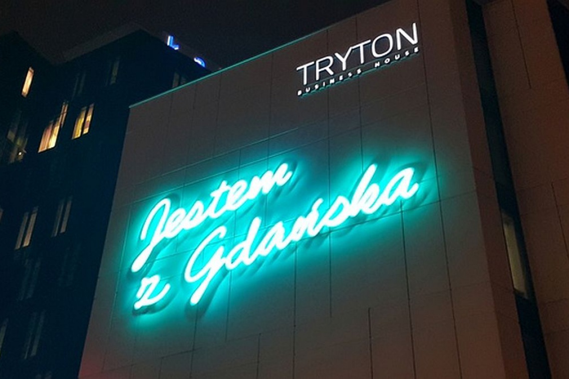 Neon na Trytonie, fot. materiały prasowe Zobacz film o największym neonie w Gdańsku