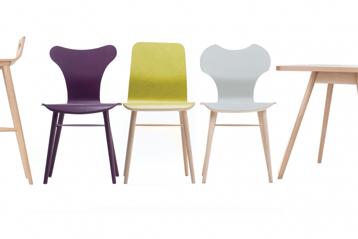 fot. Husarska Design Studio 50 krzeseł Husarskiej