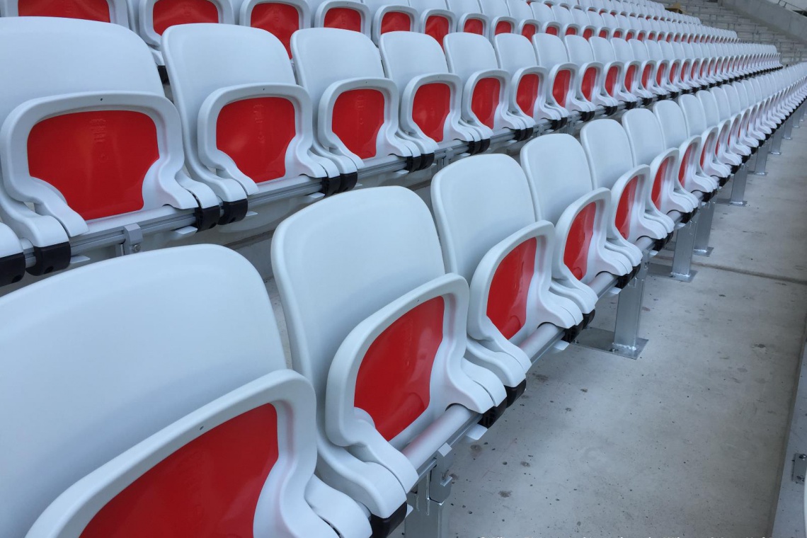 Stadiony w Lyonie i Nicei na których rozgrywane są mecze Euro 2016 zostały wyposażone w krzesła Abacus marki Forum Seating (Grupa Nowy Styl) fot. Grupa Nowy Styl Krzesła Grupy Nowy Styl będą produkowane w Katarze