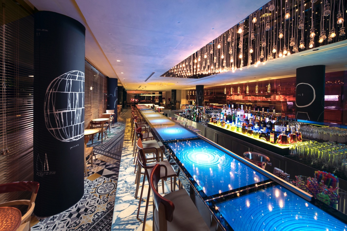 Bar Beast & Butterflies. / fot. M Social Singapore Design demokratyczny w hotelu. Starck wdraża swoje idee w Singapurze