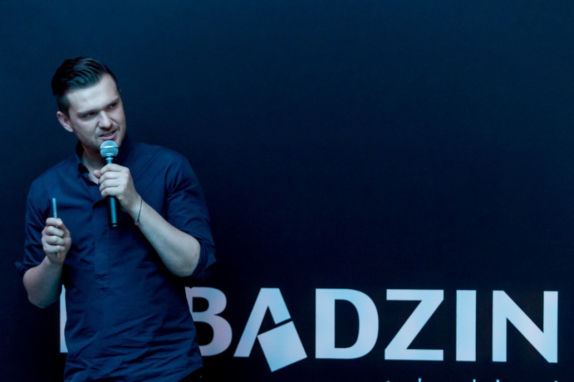 Maciej ZIeń podczas Tubądzin Design Days w białostockim salonie Akcess. Fot. Akcess Macieja Zienia pomysł na wnętrza w paryskim stylu