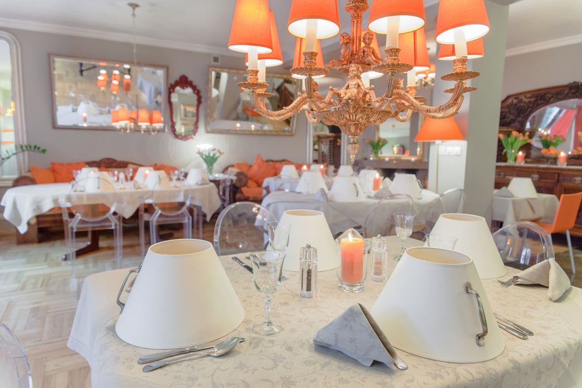 Abażur, Warszawa fot. materiały prasowe Restauracje z niezwykłem wnętrzem. Zaskakuje ta w Bukareszczie, Tokio i Warszawie