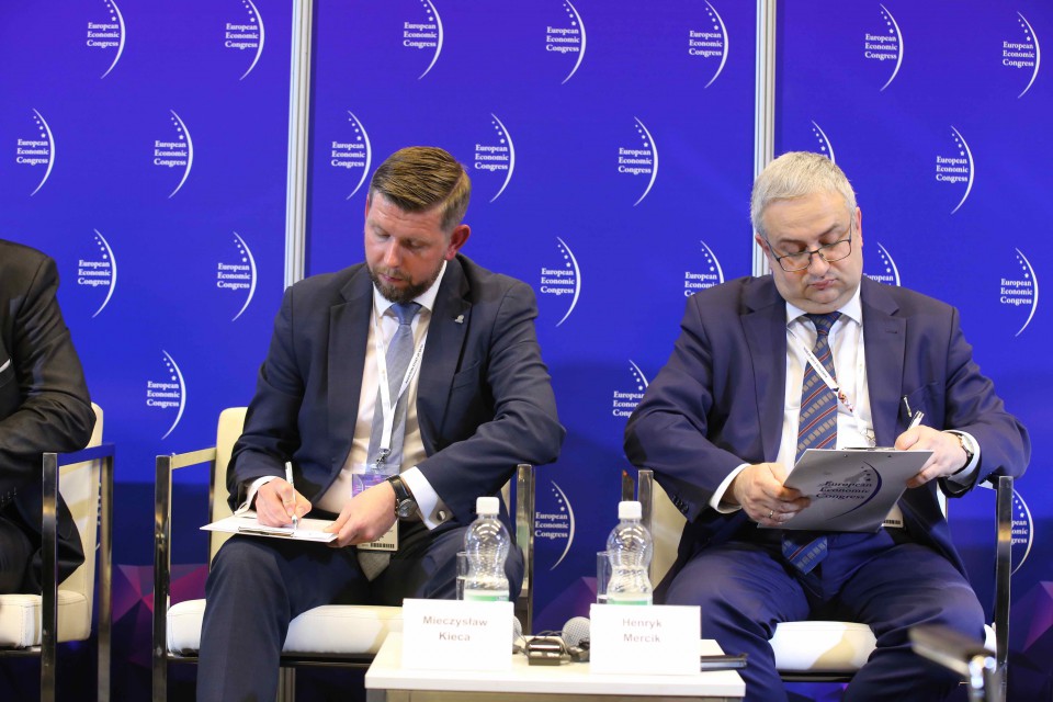 Prelegenci sesji „Udana rewitalizacja w praktyce” podczas Europejskiego Kongresu Gospodarczego EEC: Rewitalizacja robi prawdziwą furorę. Ale nie zawsze się udaje
