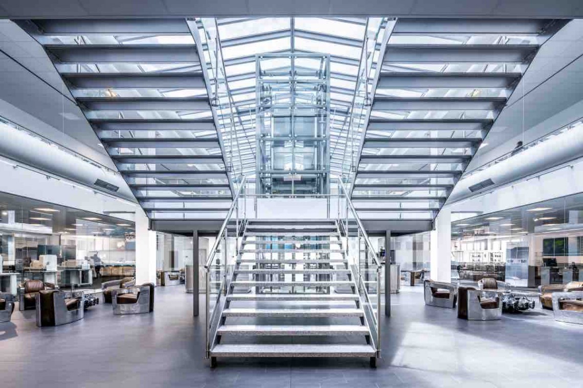 Biuro Foster + Partners, fot. Trilux Świetlne sztuczki w biurze Foster + Partners