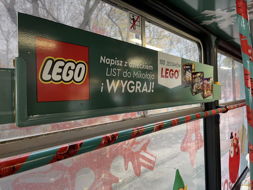 Na Ulice Warszawy Wyjecha Wi Teczny Tramwaj Lego Kursuje Mi Dzy