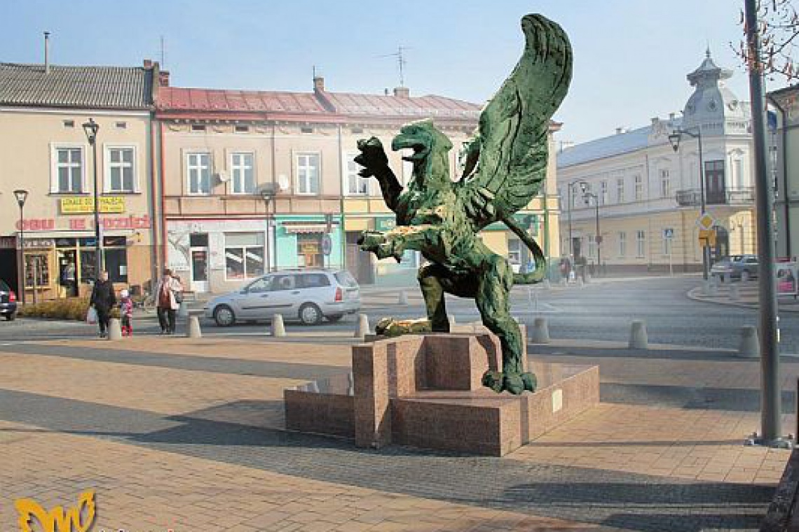 Pomnik Gryfa, Fot. UM Mielec Gryf krakowskich artystów odmieni mielecki Rynek