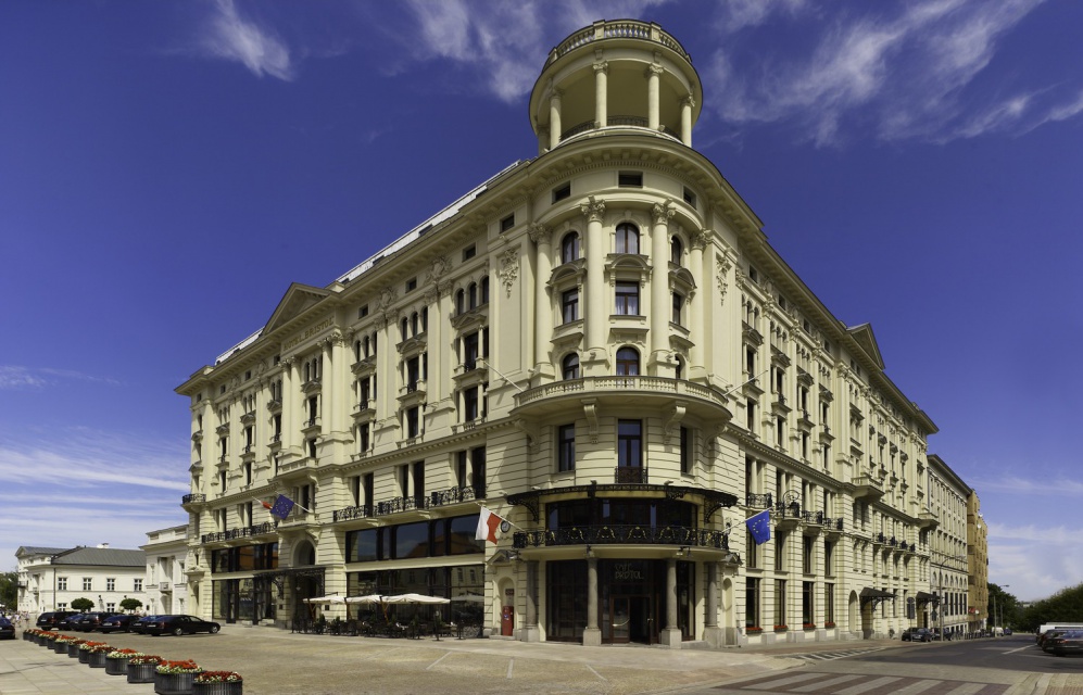 Tym co najbardziej wyróżnia hotel Bristol na tle konkurencji jest oryginalna architektura z początku ubiegłego wieku – olśniewająca Glorietta wieńcząca kopułę budynku, czy niezniszczona przez wojnę fasada. Blask i dekadencja lat 20.
