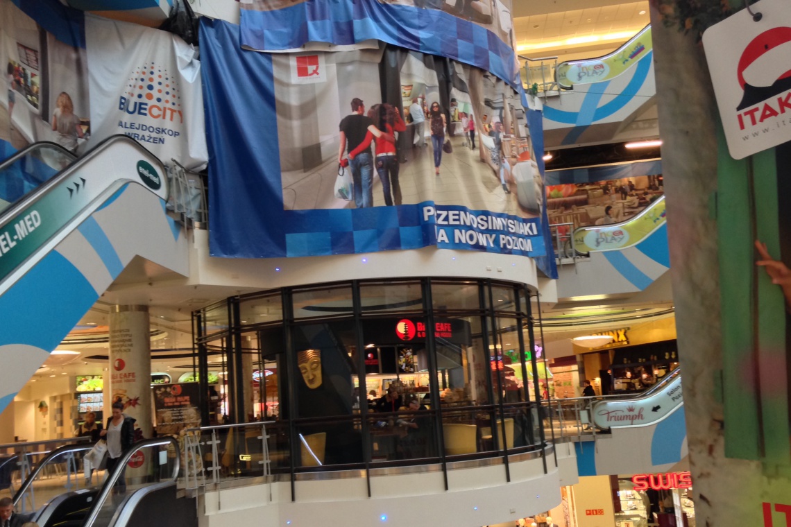 Centrum handlowe Blue City w Warszawie Studio Quadra zmienia Blue City