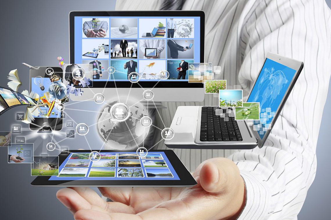 fot. Fotolia Cyfrowa technologia na restauracyjnym stole