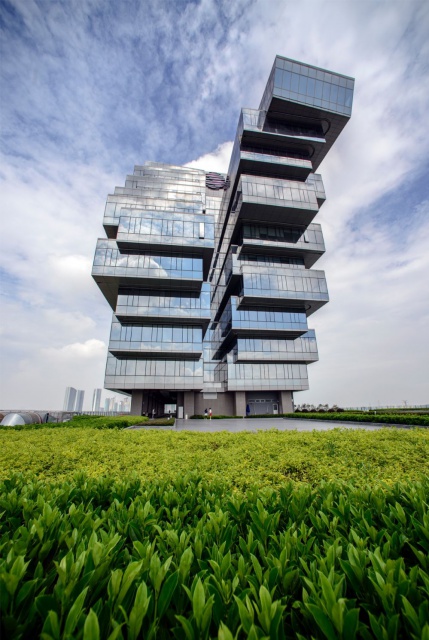 Nanfung Complex, fot. A\'Design Award Bryła Nanfung Complex złożona z poziomych, szklanych plastrów