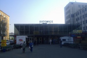 Zobacz dworzec PKP w Katowicach - przed remontem i po