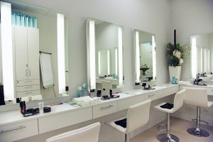 Perfumeria Douglas w nowej odsłonie - królują antracyt i biel