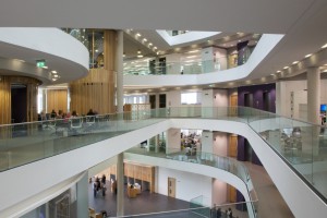 Akustyka i design w architekturze monolitycznej