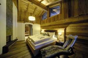 Unikalny hotel LaPosch Chalet Resort z kamienia i drewna