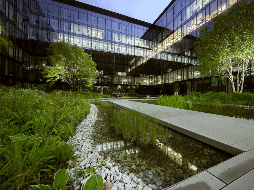 Konstruktorska Business Center, patio Wieczna zieleń na patio KBC według projektu Hadart