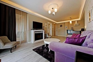 To nie jest standardowy pokój hotelowy, tu króluje styl francuskiego neobaroku