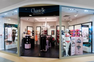 Klasyczna forma bez rozbudowanej ornamentyki - nowy salon Chantelle od Otomi