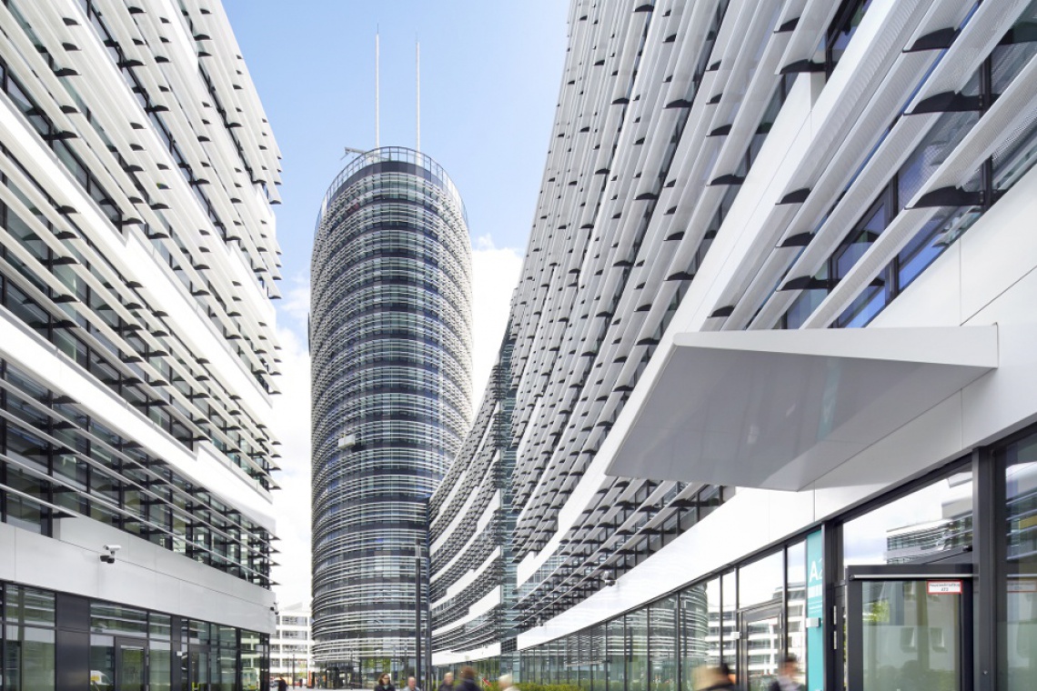 fot. Vodafone Campus Dziedziniec Kompleks biurowy Vodafone to bardzo oryginalny design