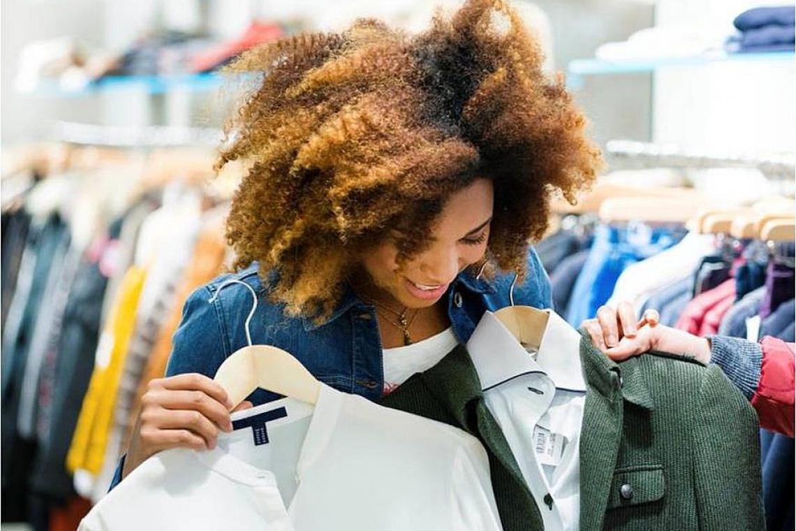Jak podkreślać kolory produktów w galeriach handlowych