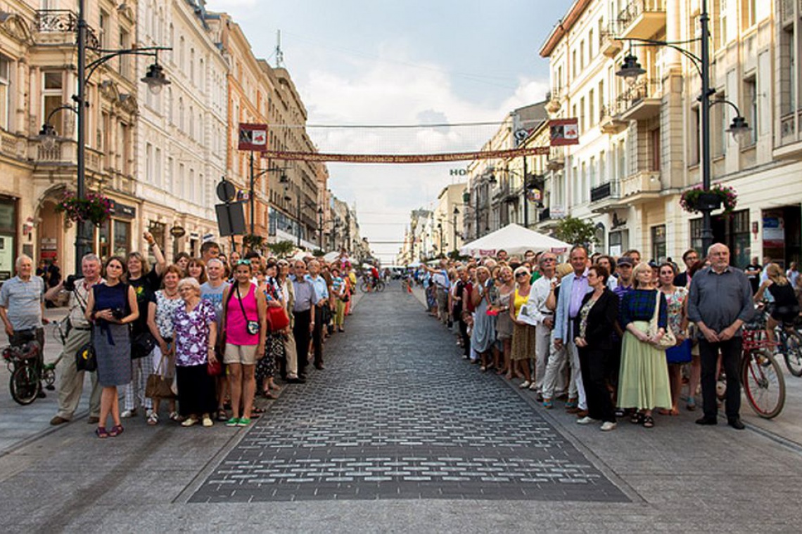 fot. UM Łódź Pomnik Łodzian to 16890 imiennych kostek brukowych