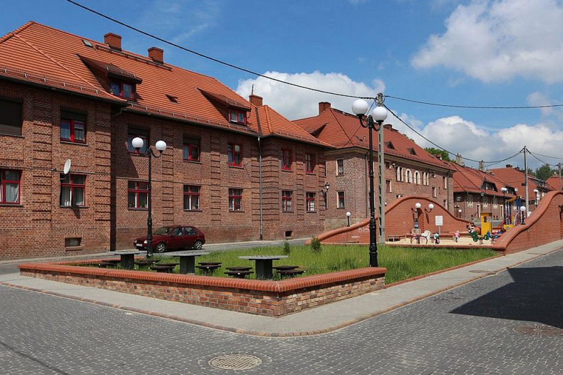 Rewitalizacja zabytkowego kwartału kolonii robotniczej „Carl Emanuel” przy ul. Wolności i Raciborskiej w Rudzie Śląskiej, fot. slaskie.pl Zobacz jak zrewitalizowano śląskie osiedle robotnicze tzw. familoków
