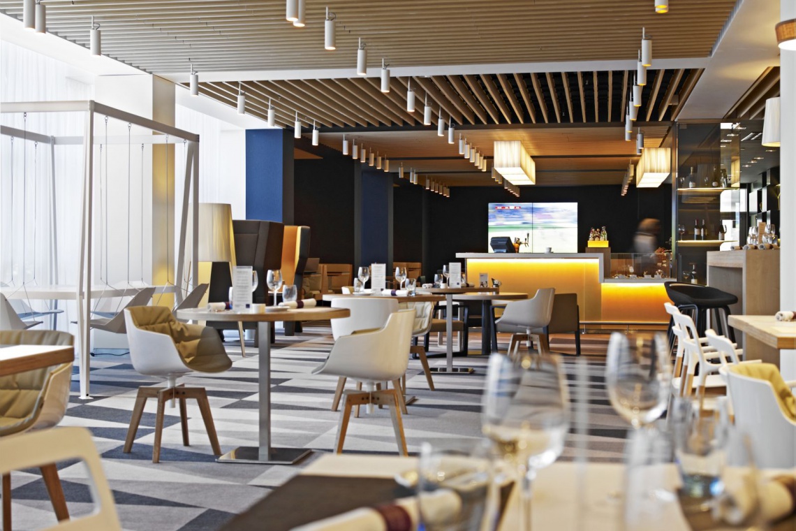 Novotel Warszawa Centrum, restauracja Novo Square Chillout w restauracjach hoteli Novotel grupy Orbis