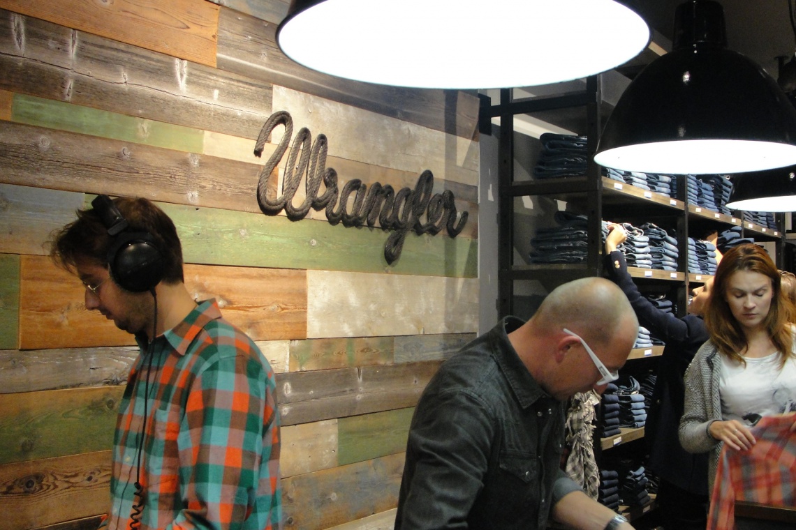 Wrangler, CH Arkadia Warszawa, pierwszy samodzielny salon marki w Polsce Tłumy na otwarciu pierwszego samodzielnego salonu marki Wrangler w Polsce