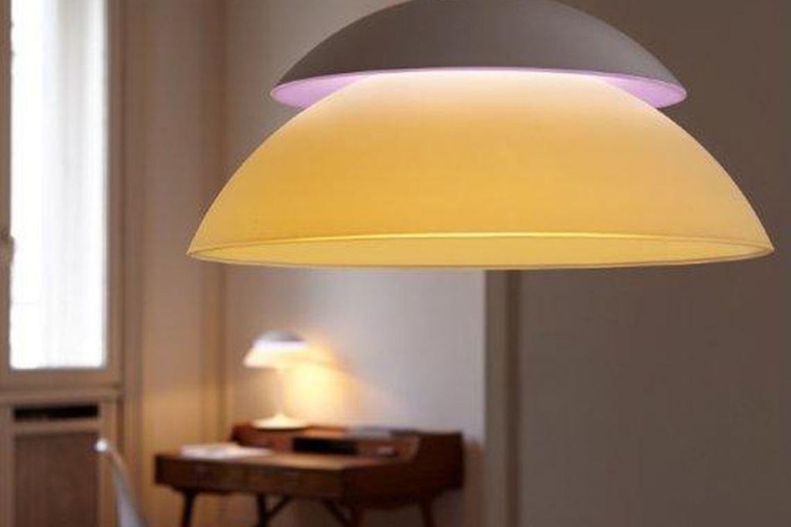 Ta innowacyjna lampa posiada dwa źródła światła