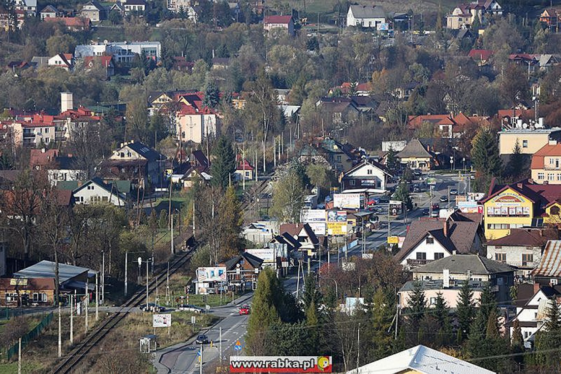 Rabka-Zdrój, panorama, fot. rabka.pl Renowacja zabytkowych witraży wydłuży remont dworca