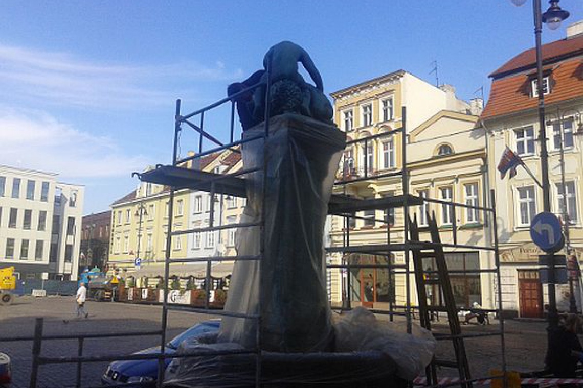 Fontanna na Starym Rynku przeznaczona do remontu, fot. UM Bydgoszcz Bydgoszcz: wyjątkowo cenny zabytek do remontu