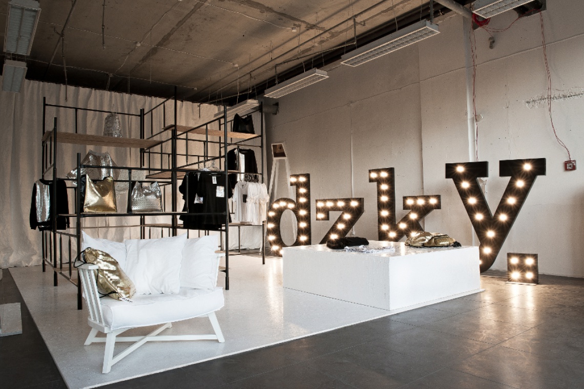 fot. Mood Works projektuje dla Macieja Sieradzky’ego Mood Works zaprojektowały pop-up shop przy placu Trzech Krzyży