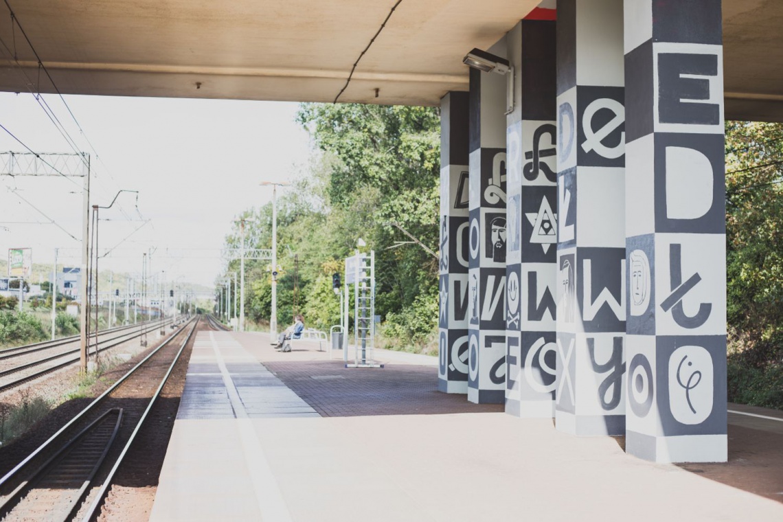 Rewitalizacja stacji SKM Gdynia Redłowo, fot. Stowarzyszenie Traffic Design Stacje mogą być designerskie. Zobacz jak odmienili SKM Gdynia Redłowo