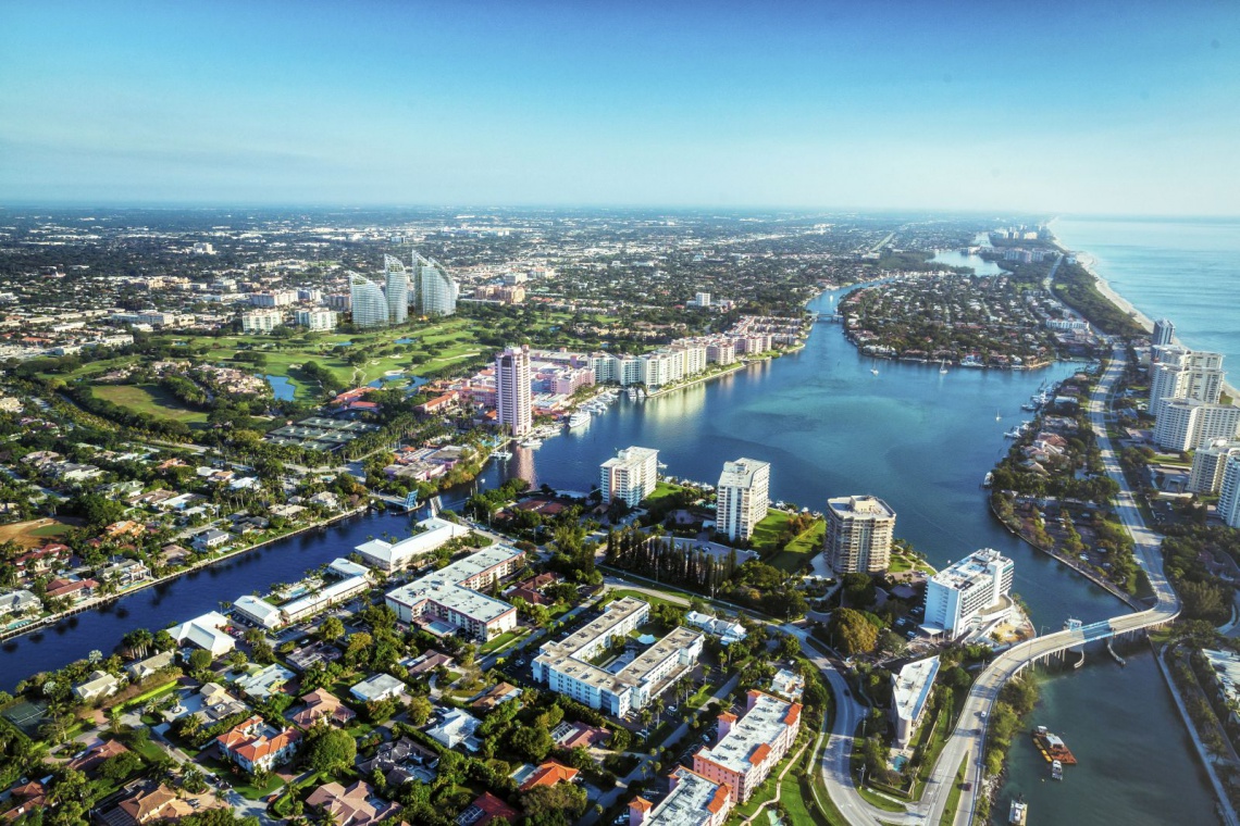 Widok z lotu ptaka na Boca Raton_c.Vingtsix, projekt Daniel Libeskind i GS4 Studios, Floryda USA Kolejne żagle według projektu Daniela Libeskinda i GS4 Studios