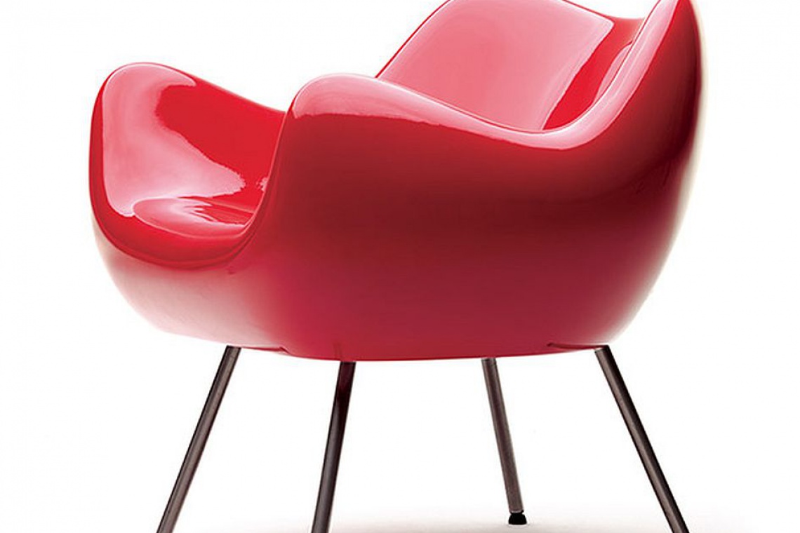 Fotel RM58 firmy Vzór Ikona polskiego designu z 1958 r. na wystawie Designed in Poland