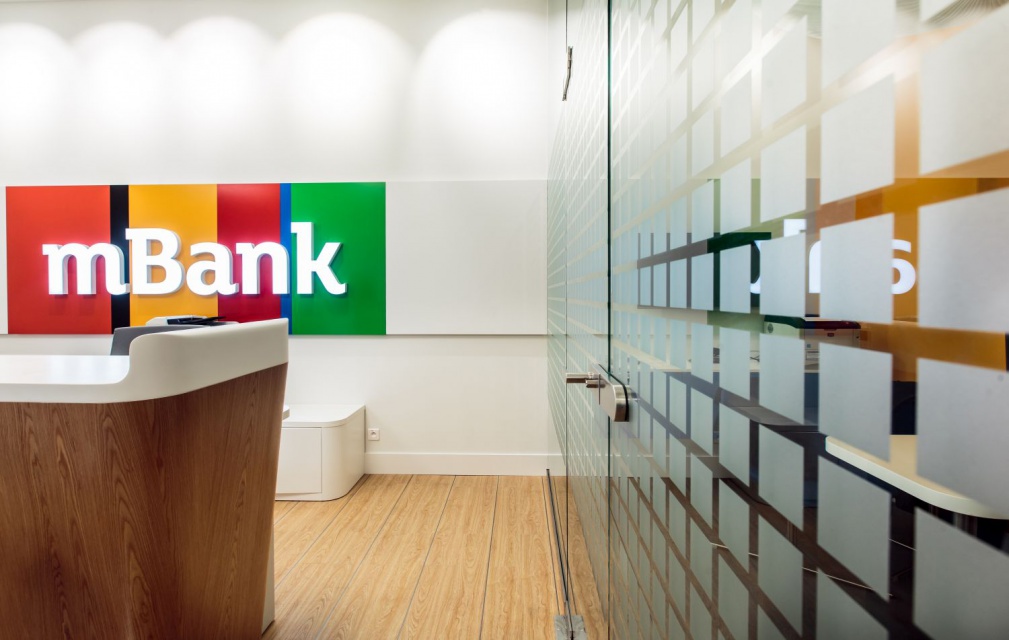 nowy koncept mBank, ARS Retail Shopfitting (20).jpg Interaktywny, butikowy koncept mBanku według projektu ARS Retail+Shopfitting