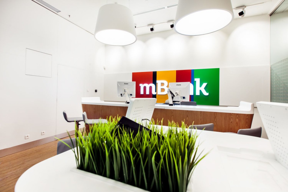 nowy koncept mBank, ARS Retail Shopfitting (15).jpg Interaktywny, butikowy koncept mBanku według projektu ARS Retail+Shopfitting