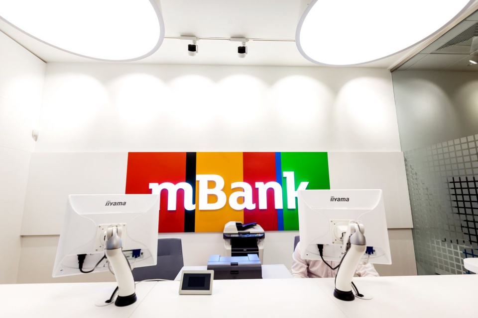 nowy koncept mBank, ARS Retail Shopfitting (14).jpg Interaktywny, butikowy koncept mBanku według projektu ARS Retail+Shopfitting