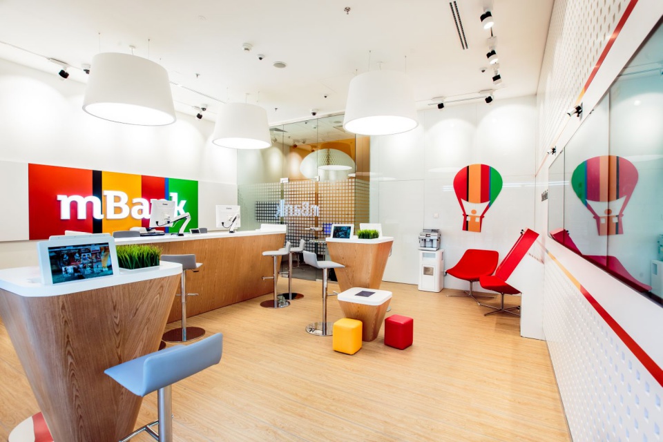 nowy koncept mBank, ARS Retail Shopfitting (5).jpg Interaktywny, butikowy koncept mBanku według projektu ARS Retail+Shopfitting